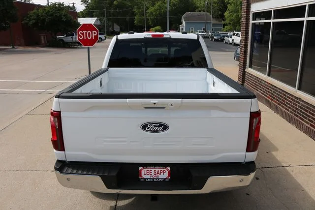 New 2026 Oxford White Ford XLT image 8