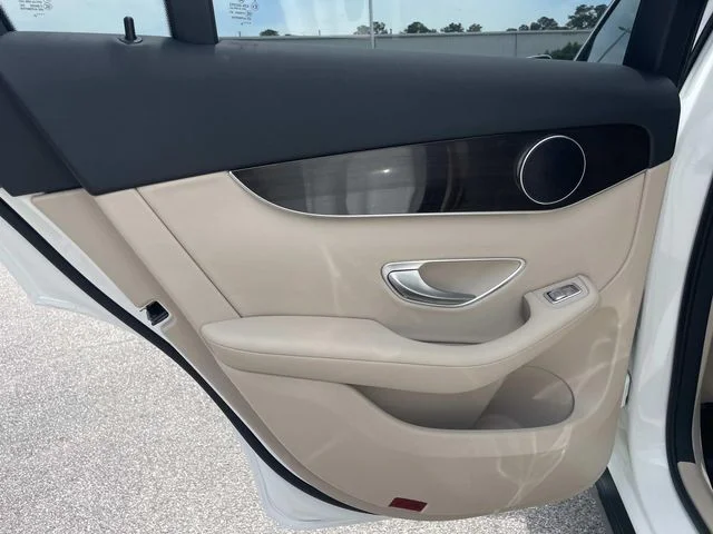 Used 2022 White Mercedes-Benz GLC 300 image 11