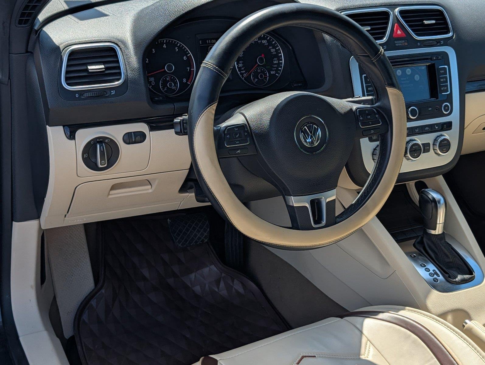 Used 2013 Black Oak Brown Metallic Volkswagen Lux image 27