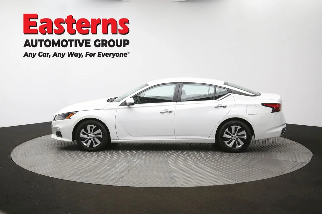 Used 2022 White Nissan 2.5 S image 58