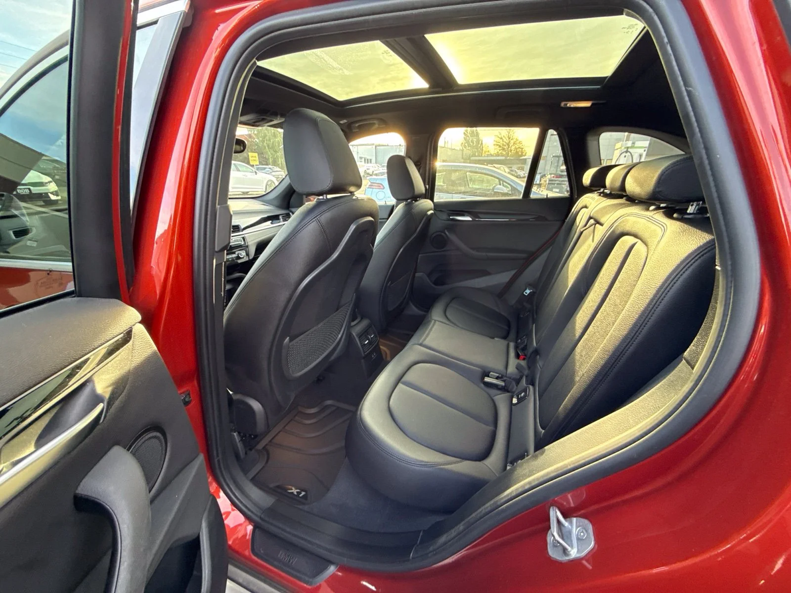 Used 2020 Orange BMW xDrive28i image 6