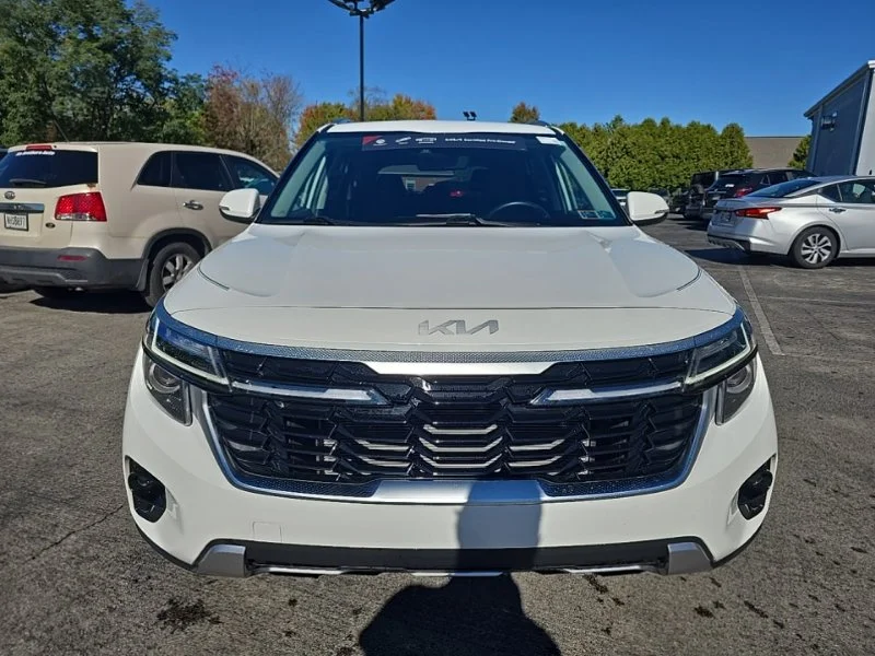 Used 2024 White Kia S image 6