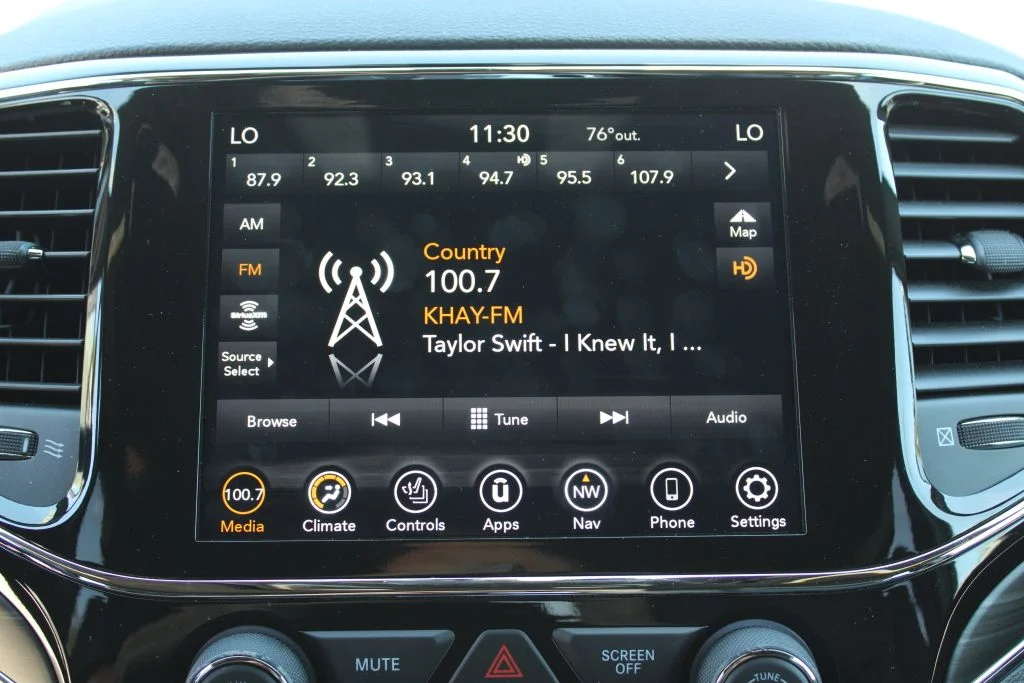 Used 2021 Silver Jeep Limited image 24