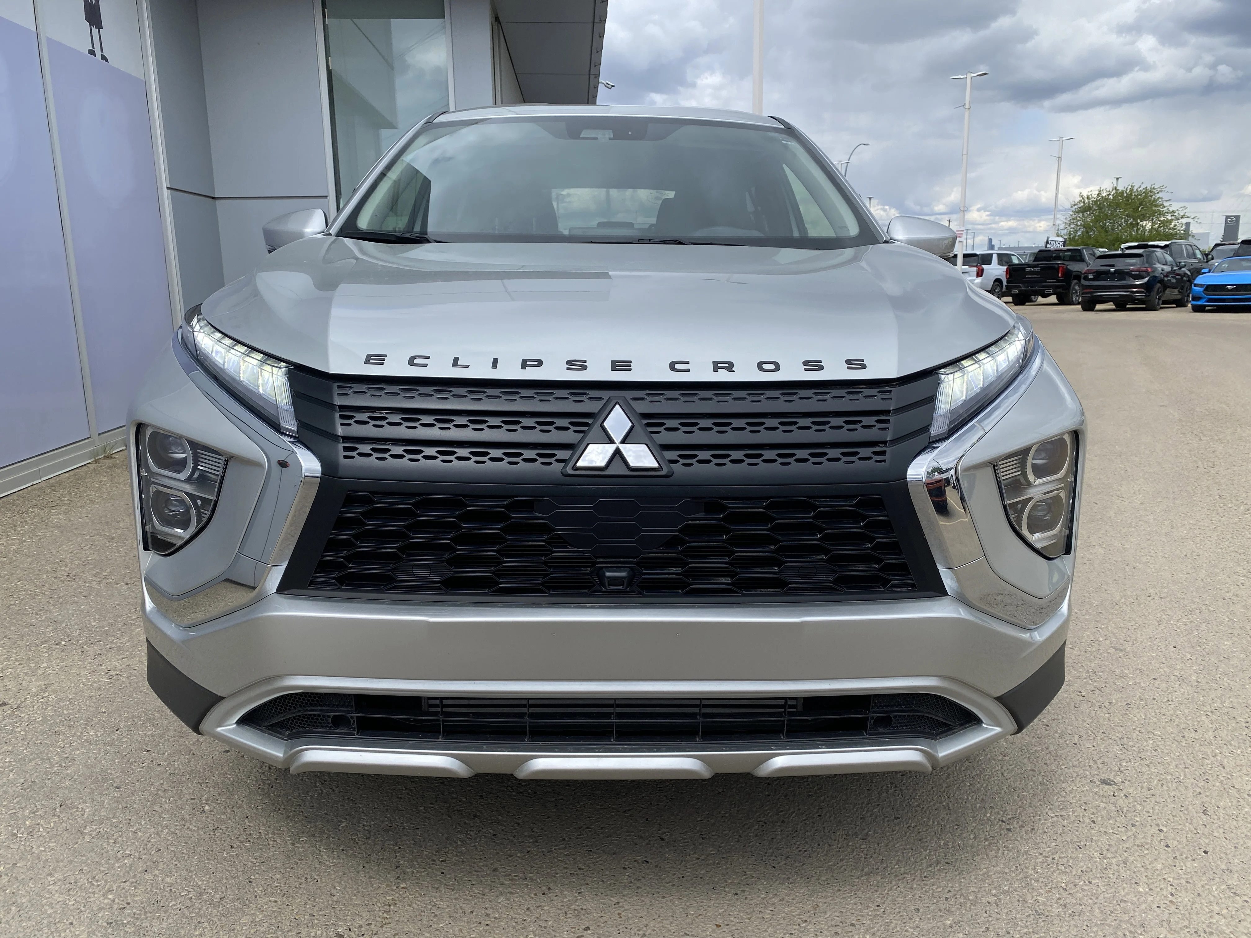 Certified Used 2024 Silver Mitsubishi SE S-AWC * RADAR * HEATED SEATS * POWER TAILGATE * image 7