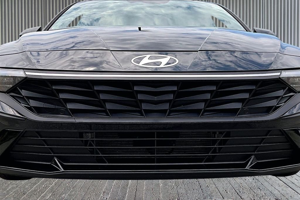 Certified Used 2025 Black Hyundai SEL Sport image 29