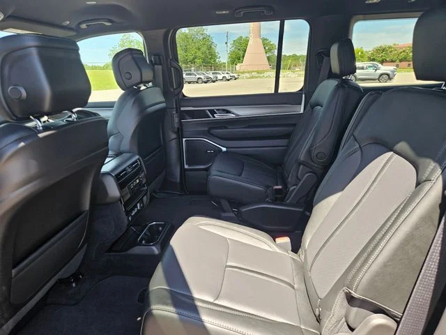 New 2026 High Gloss Black Exterior Paint Jeep Limited Altitude image 25