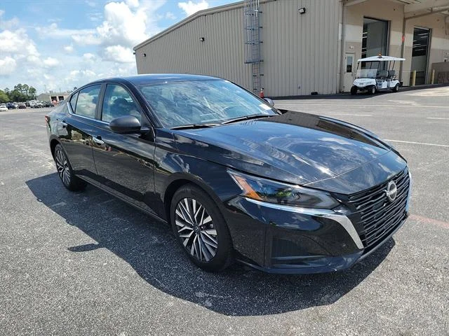Used 2025 Super Black Nissan 2.5 SV image 2