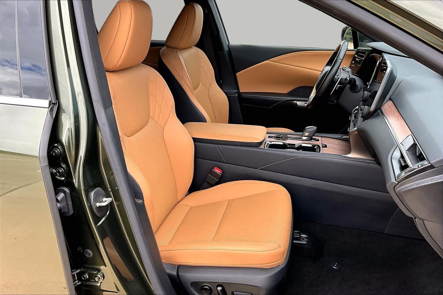 Used 2025 Nori Green Pearl Lexus Premium image 9
