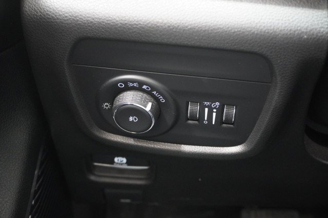 Used 2023 Diamond Black Crystal Pearlcoat Jeep Overland image 29