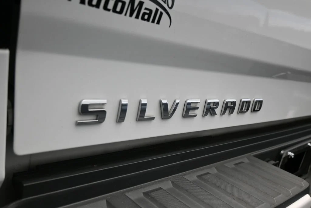 Used 2018 Summit White Chevrolet LTZ image 37