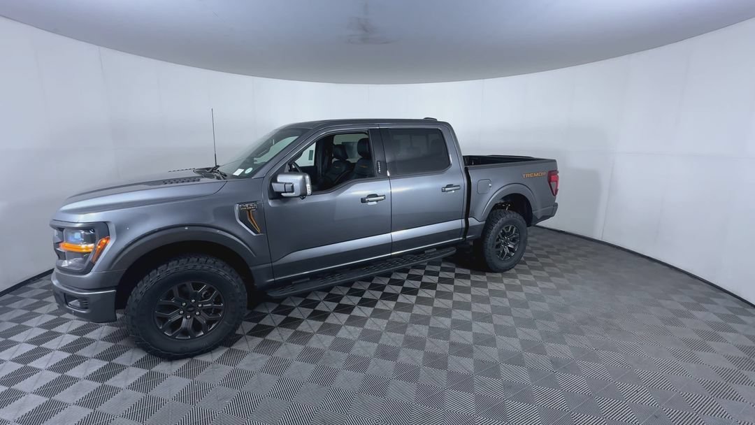 New 2026 Carbonized Gray Metallic Ford Tremor image 4