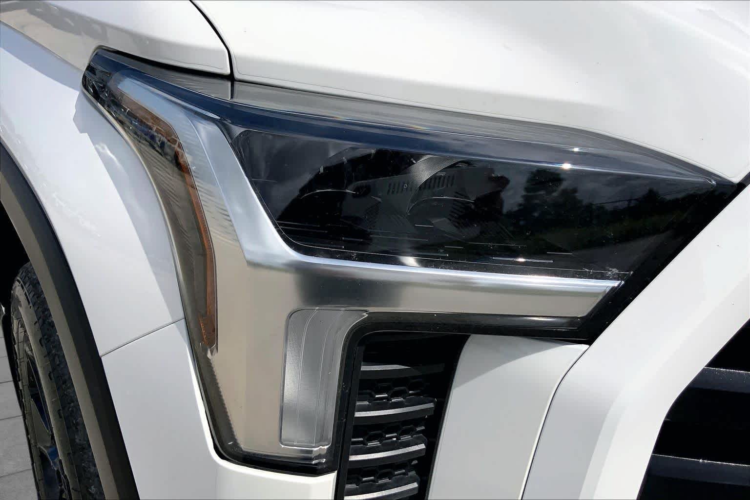 Used 2024 Ice Cap Toyota SR5 image 27