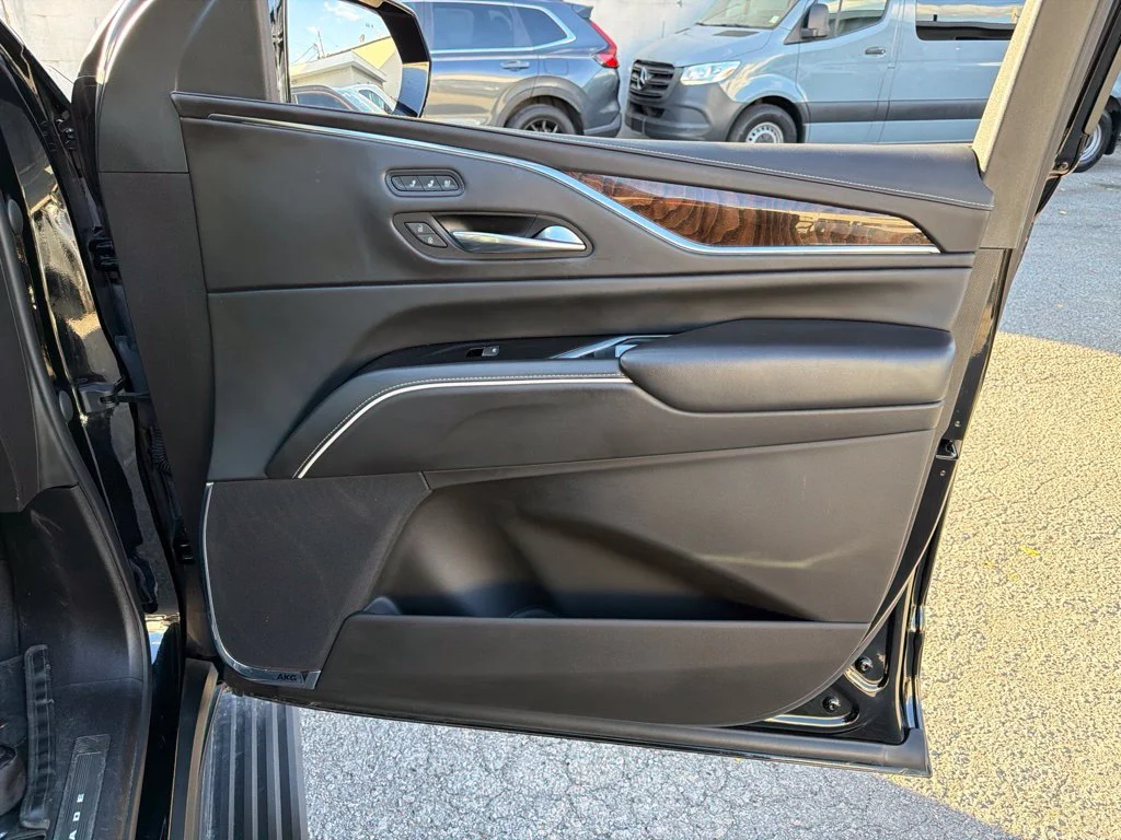 Used 2022 Black Cadillac Sport Platinum image 18