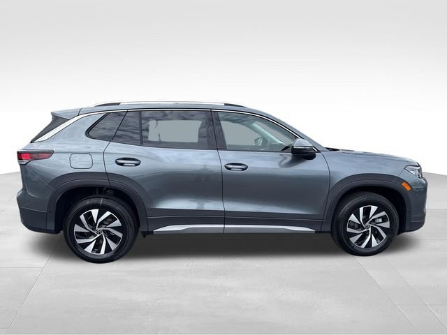 New 2026 Platinum Gray Metallic Volkswagen S image 9