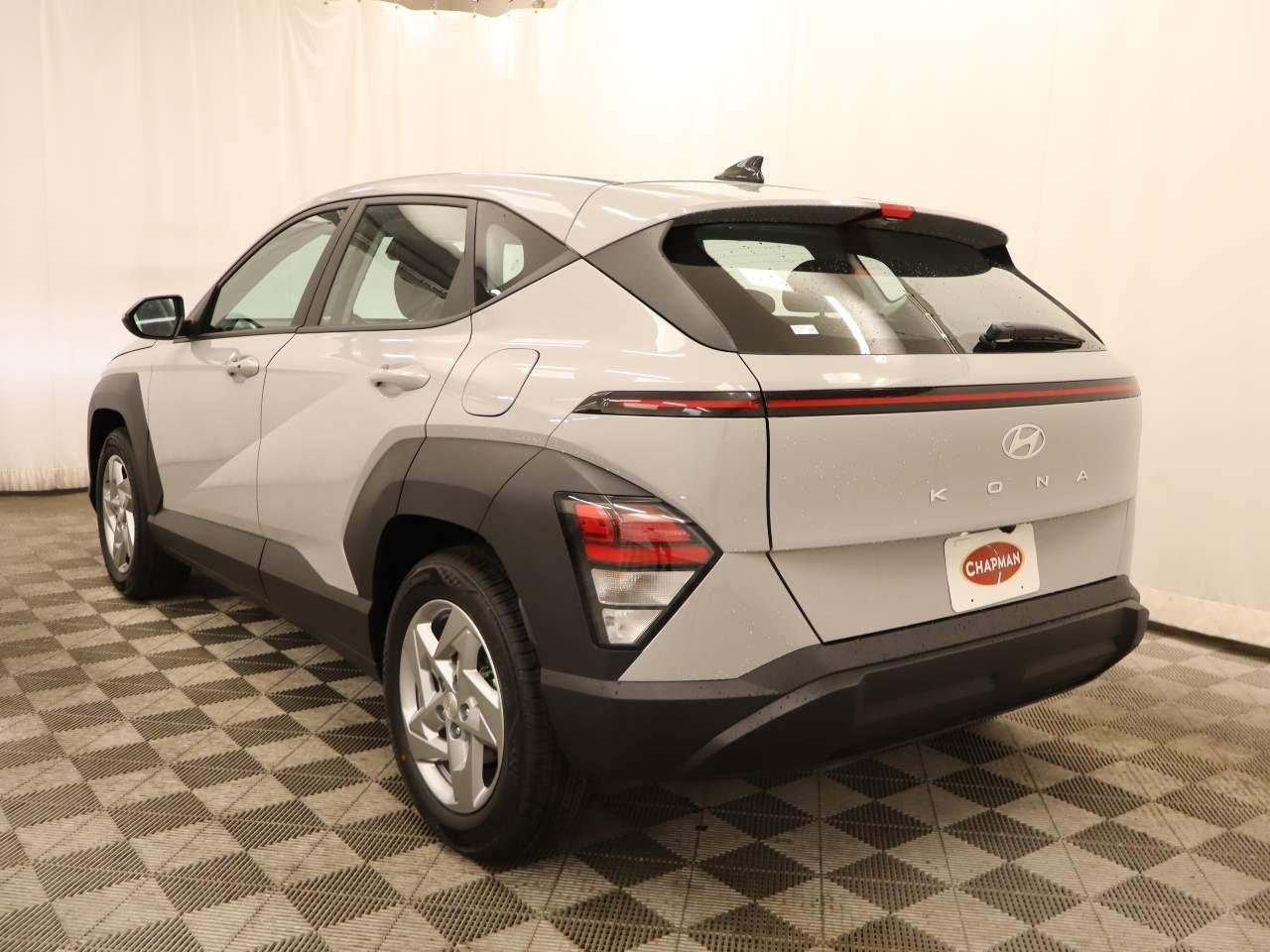 New 2027 Cyber Gray Metallic Hyundai SE FWD image 3