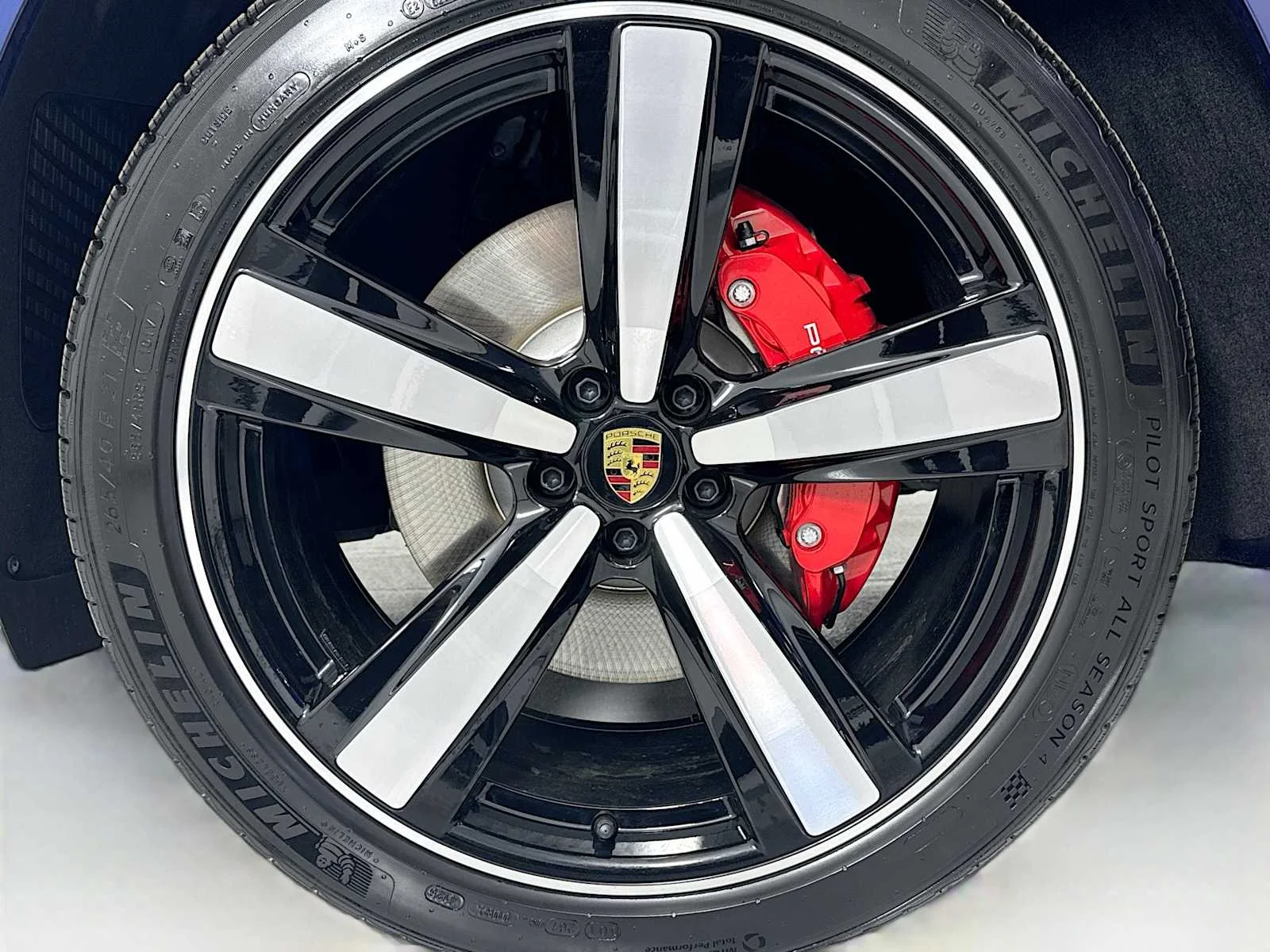 New 2026 Gentian Blue Metallic Porsche S image 32