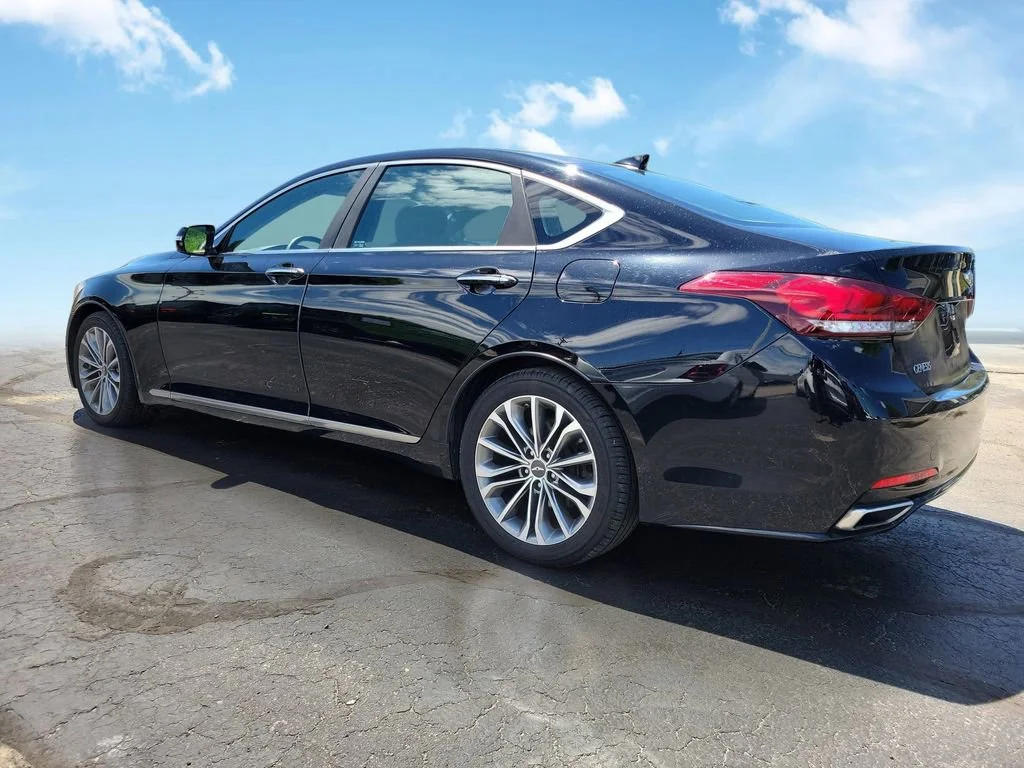 Used 2015 Black Hyundai 3.8 image 3