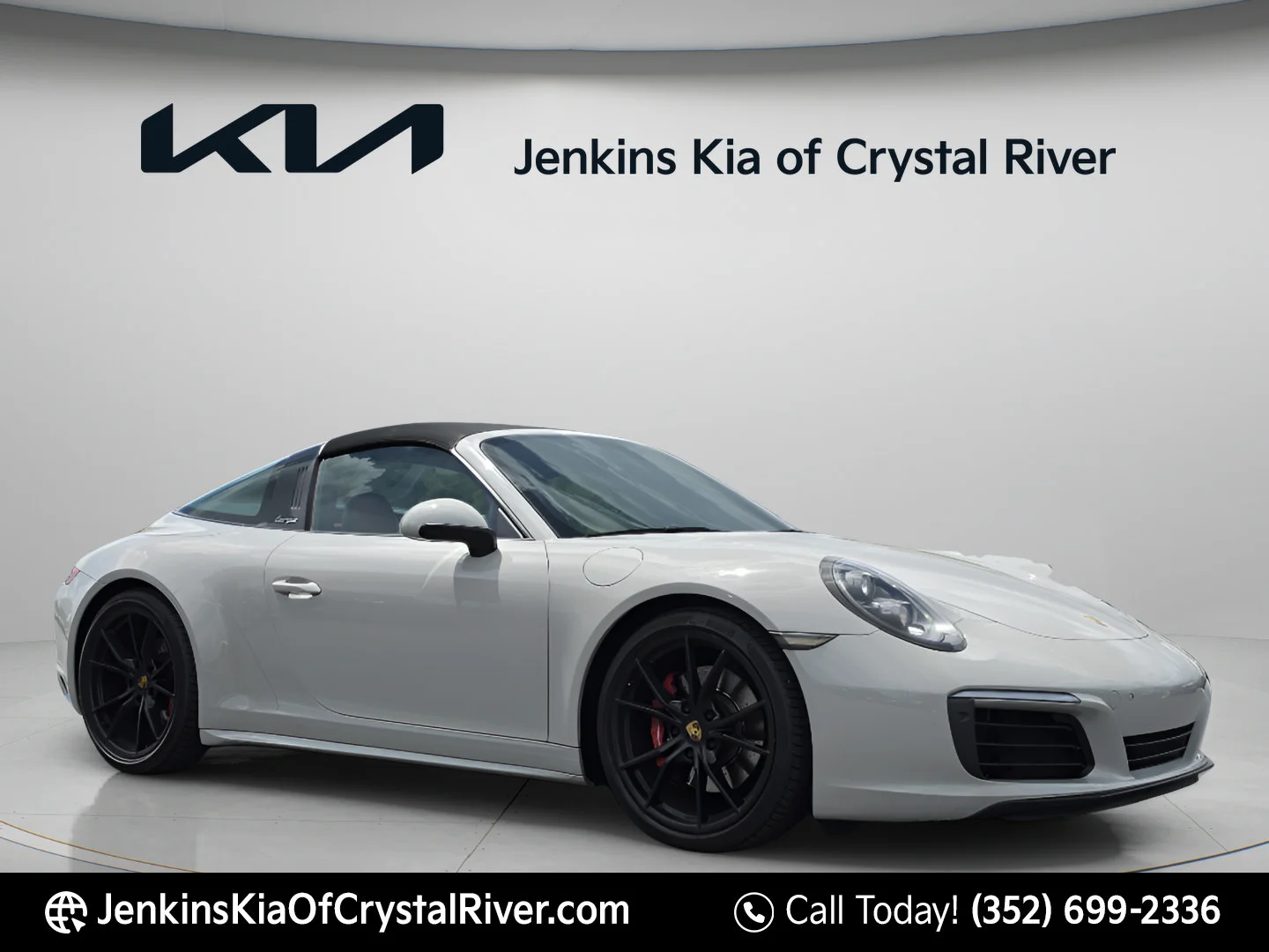 Used 2018 Chalk Porsche 4S image 2