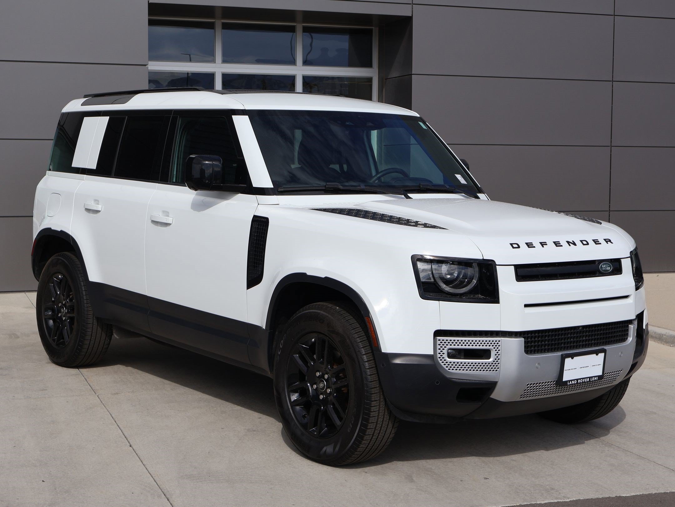 Used 2025 Fuji White Land Rover 110 P300 S image 3