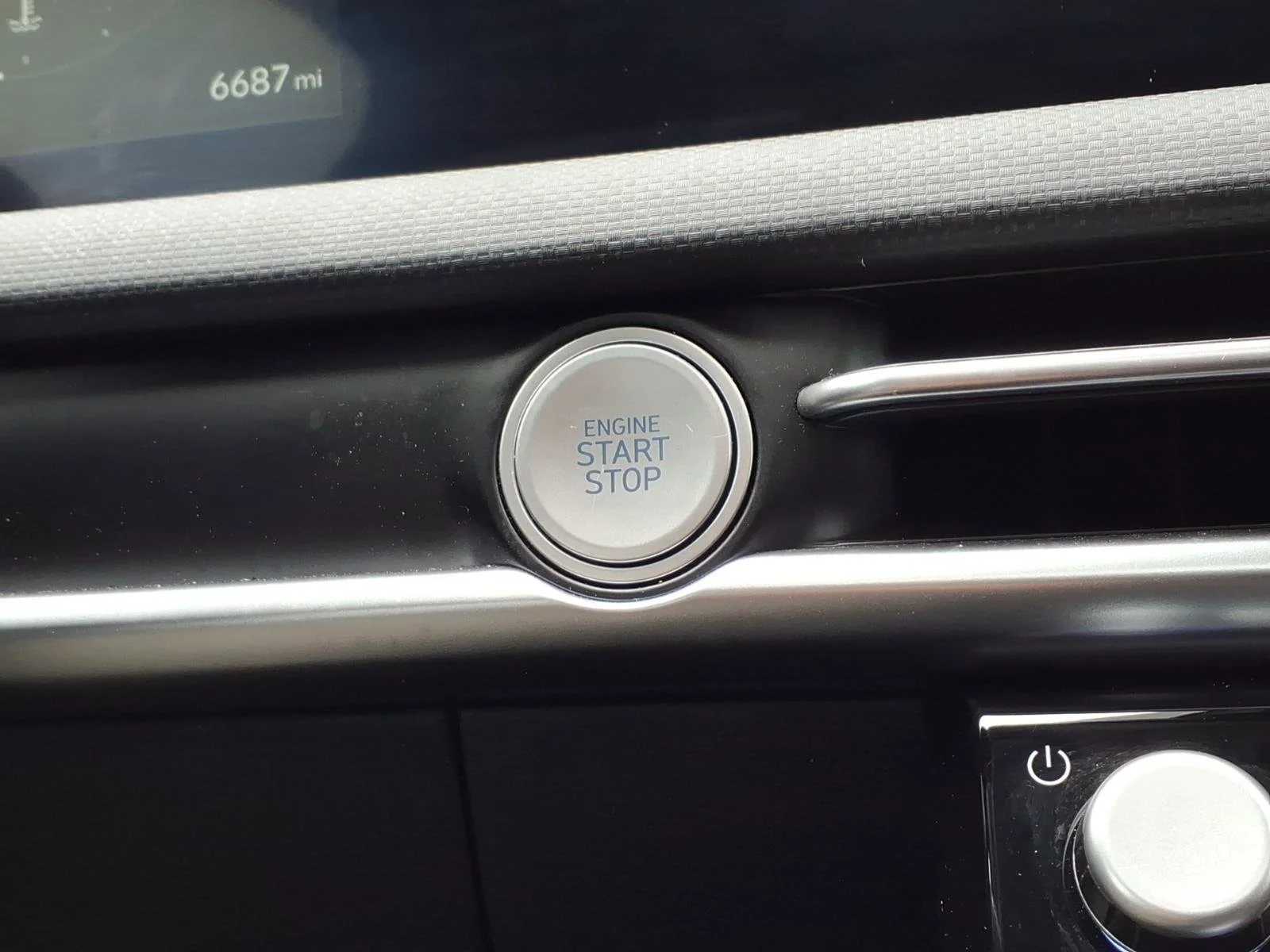 Used 2025 Serenity White Pearl Hyundai SEL Convenience image 18