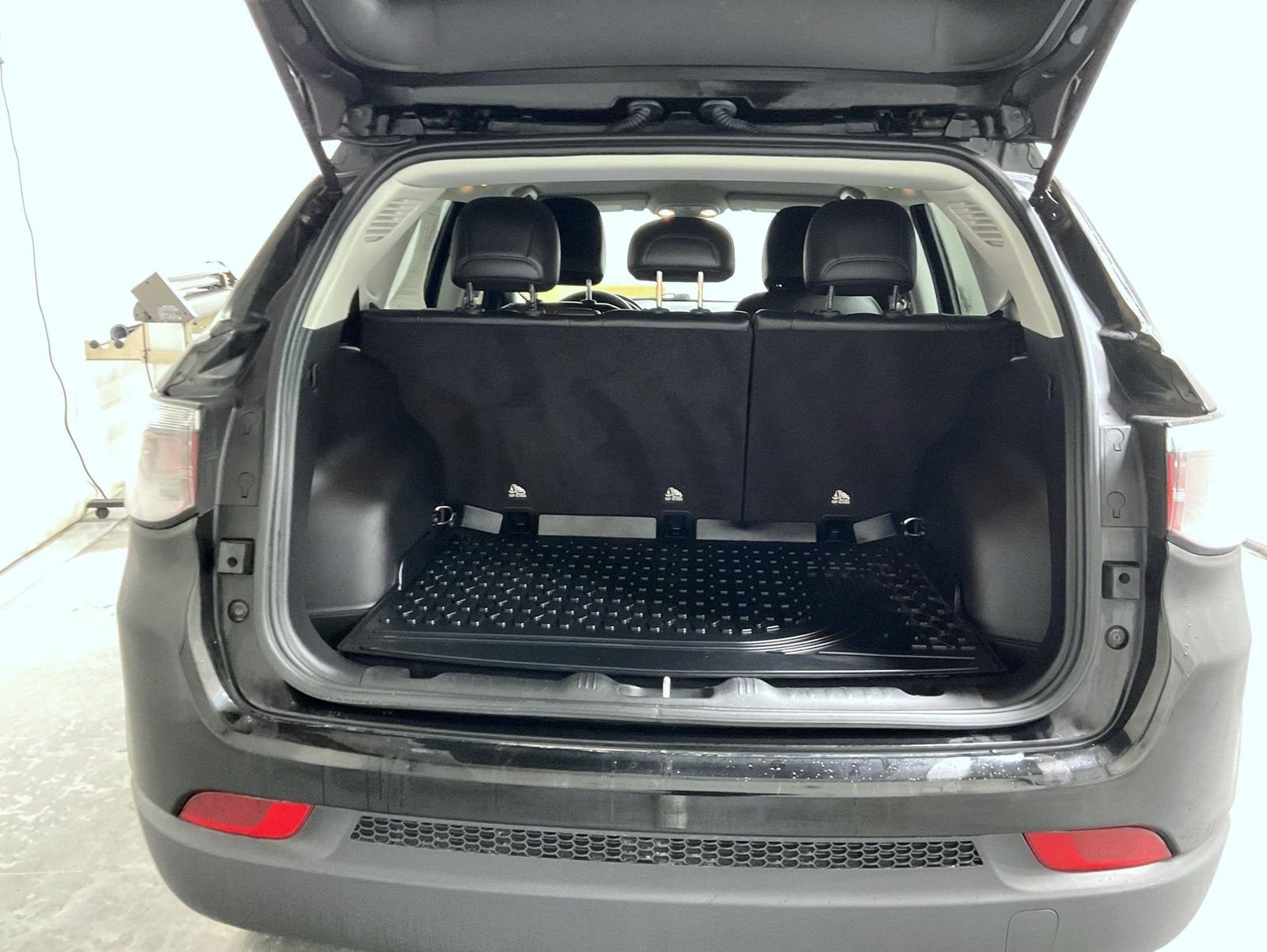 Used 2021 Black Jeep Latitude image 9