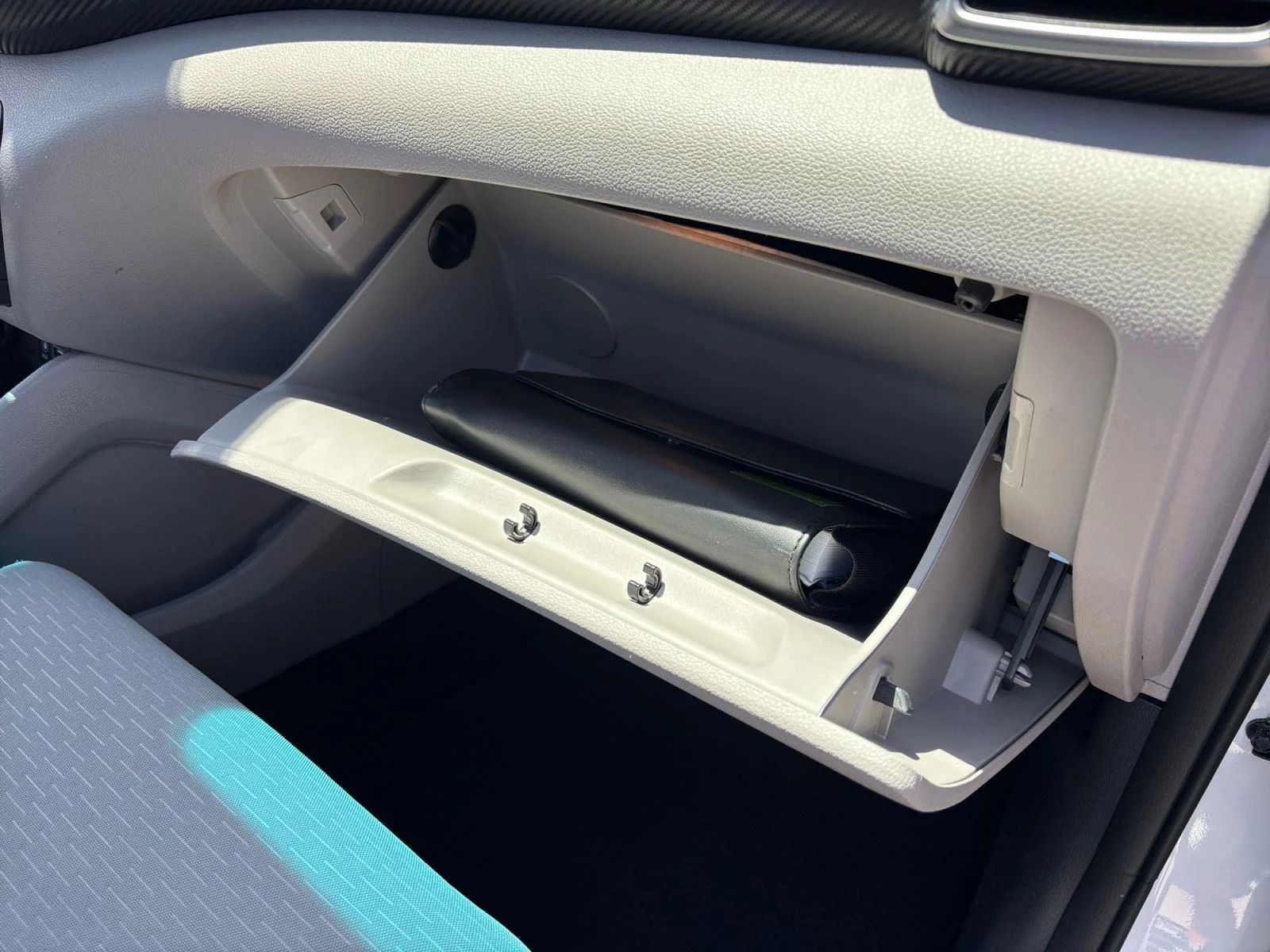 Used 2019 Dazzling White Hyundai Sport image 50