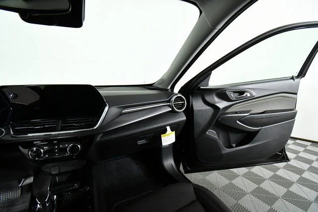 New 2026 Mosaic Black Metallic Chevrolet ACTIV image 20