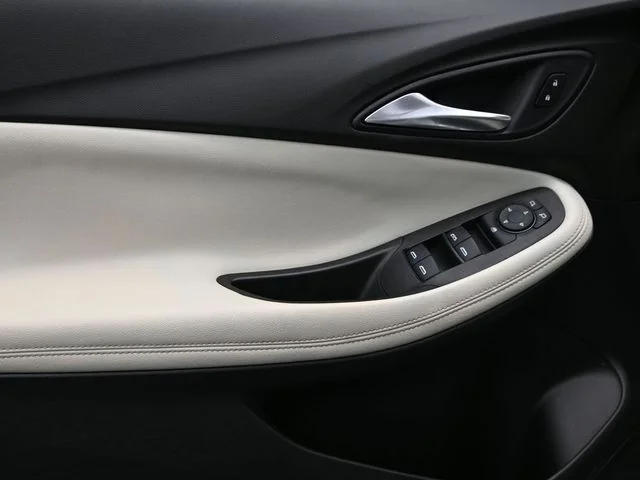 Used 2020 White Buick Select image 8