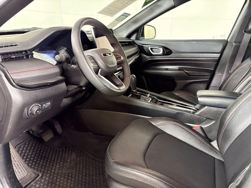 Used 2025 Silver Jeep Trailhawk image 21