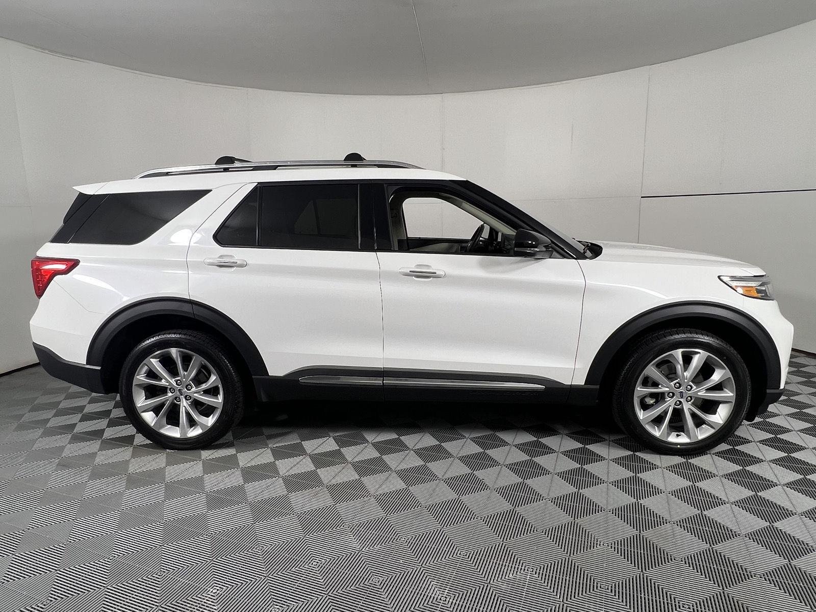 Used 2022 Star White Metallic Tri-Coat Ford Platinum image 14