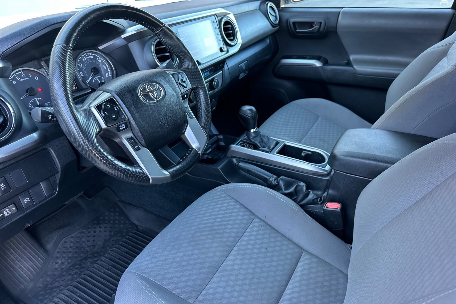 Certified Used 2022 WHITE Toyota SR5 image 9