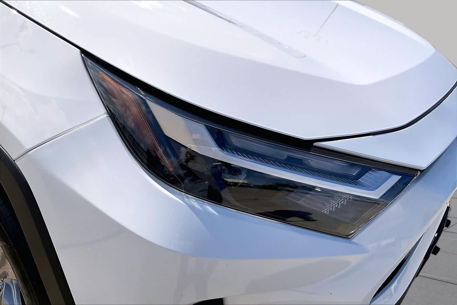 Used 2025 Ice Cap Toyota XLE image 24