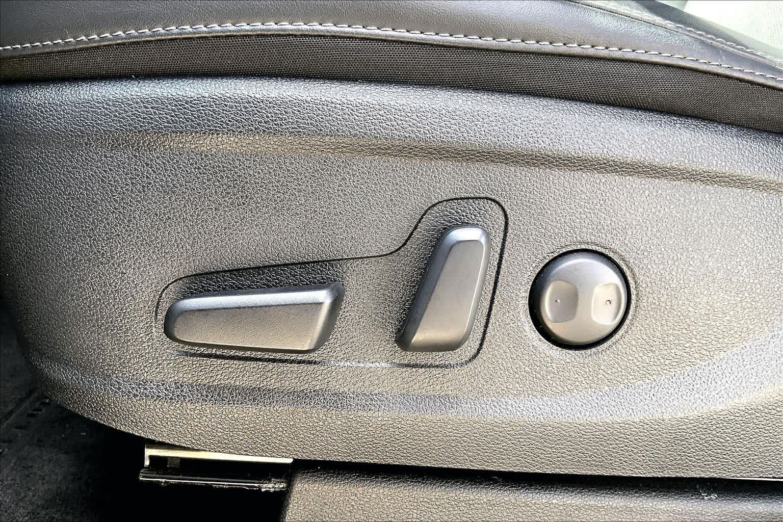 Used 2025 Glacial White Pearl Kia S image 29