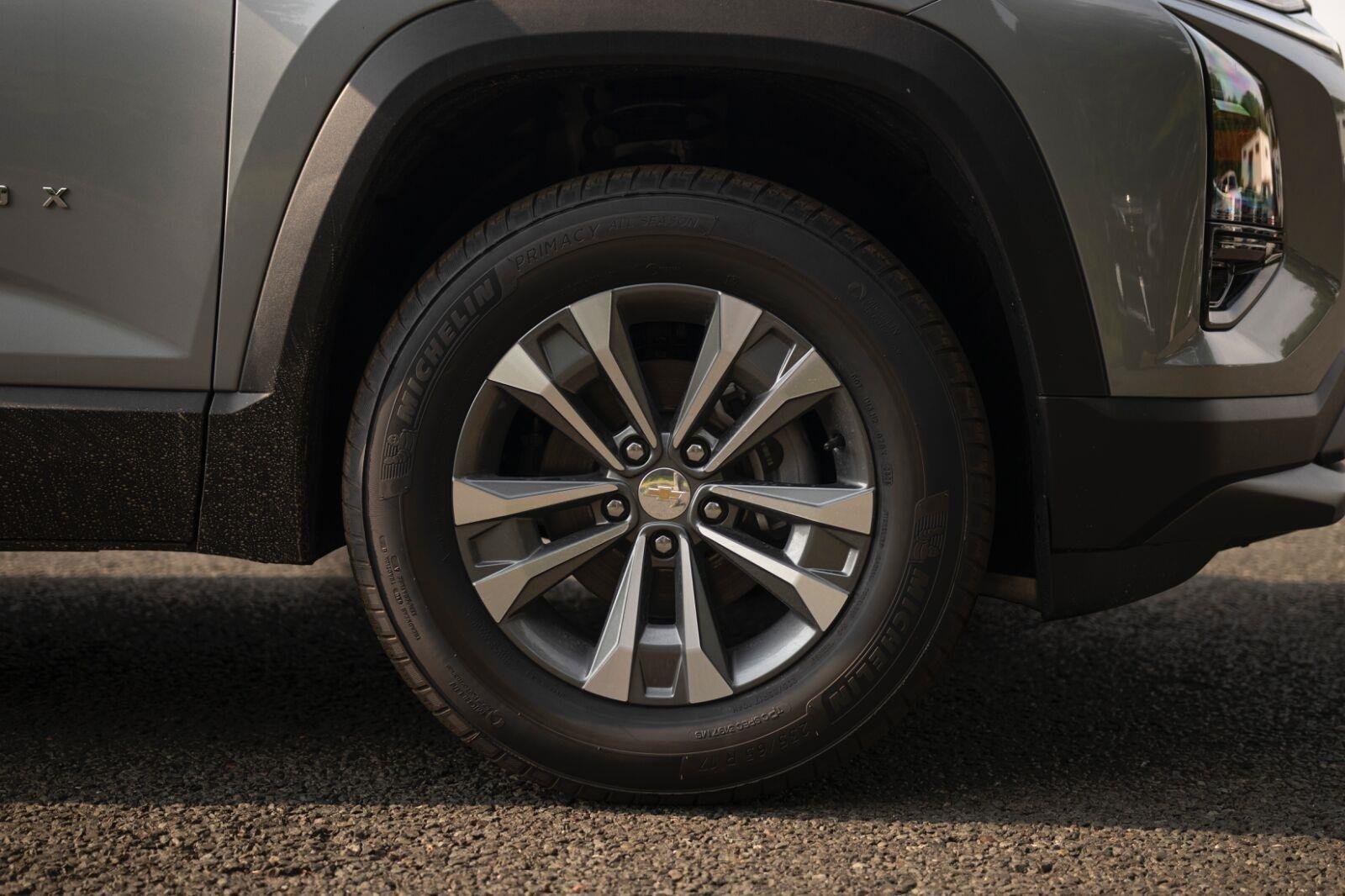 2027 Chevrolet Equinox LT - Photo 10