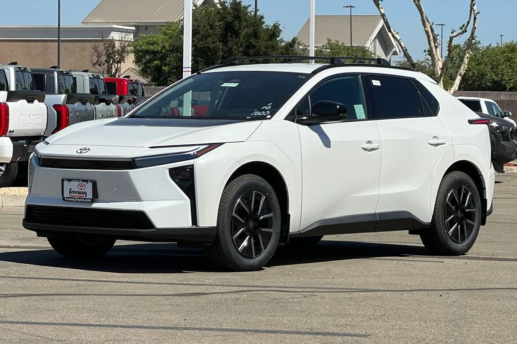 New 2026 Wind Chill Pearl Toyota XLE image 8