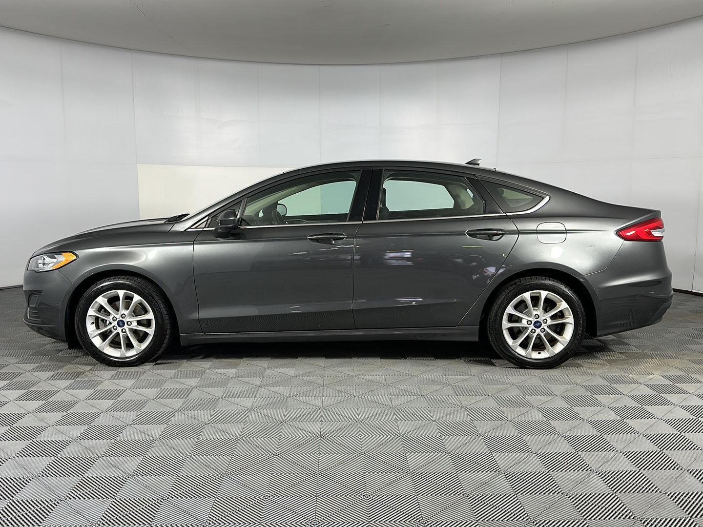 Used 2020 Magnetic Ford SE image 4