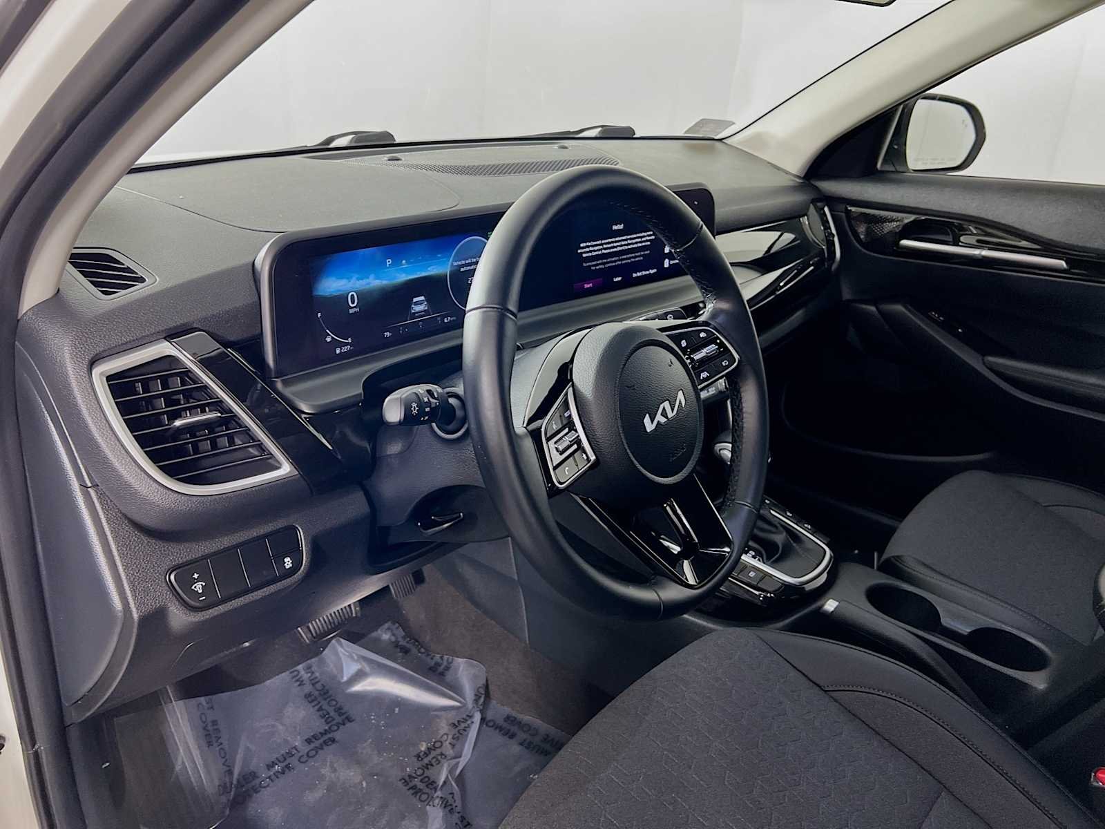 Used 2024 Clear White/Black Roof Kia X-Line image 9