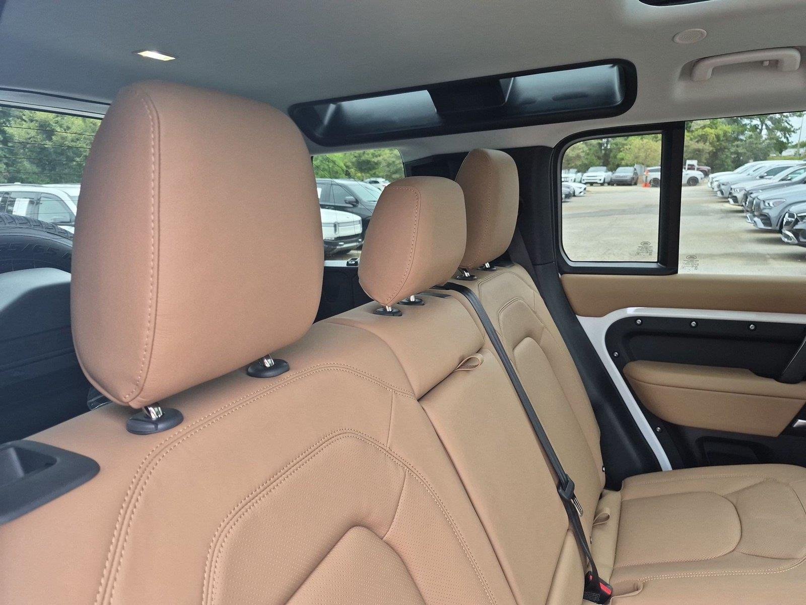 New 2026 Fuji White Land Rover S image 31