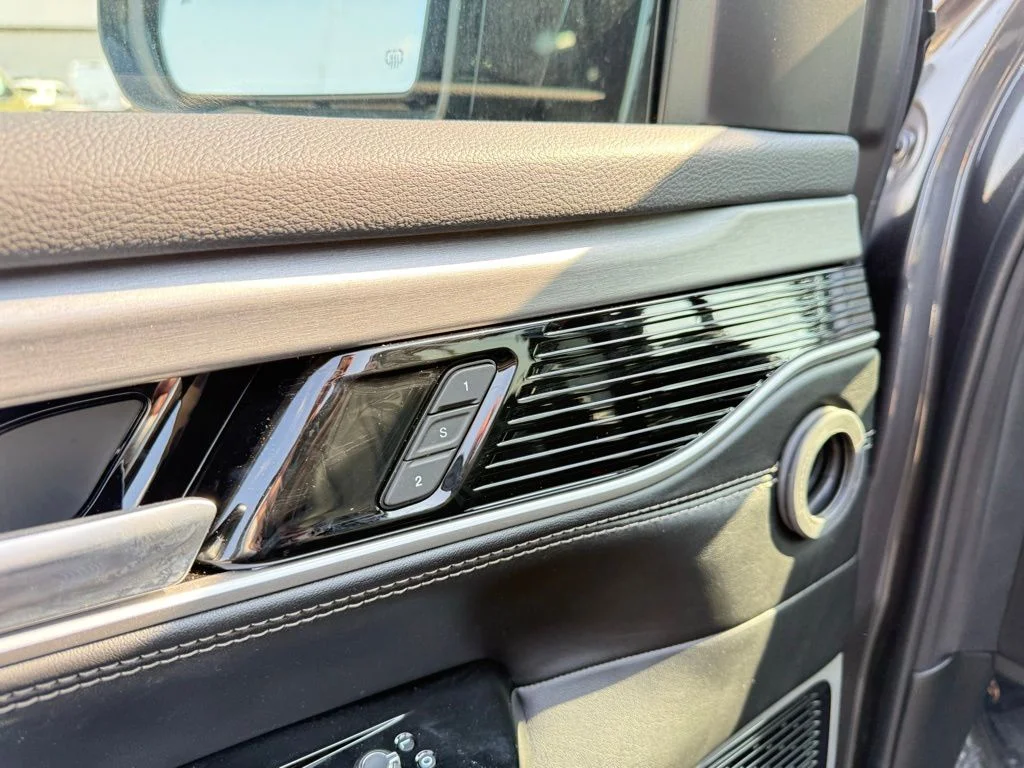 New 2026 Baltic-Gray Metallic Clear-Coat Exterior Paint Jeep Limited Altitude image 18