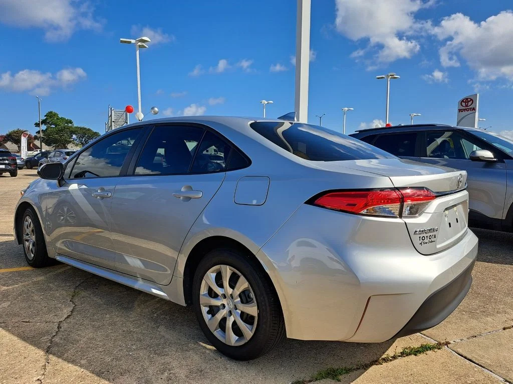 Used 2025  Toyota LE image 5