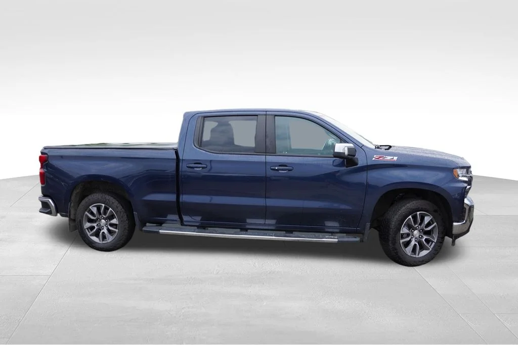 Used 2022 Blue Metallic Chevrolet LT image 2