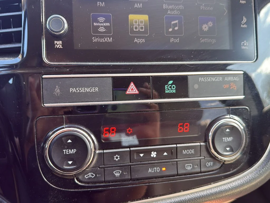 Used 2019  Mitsubishi SEL image 16