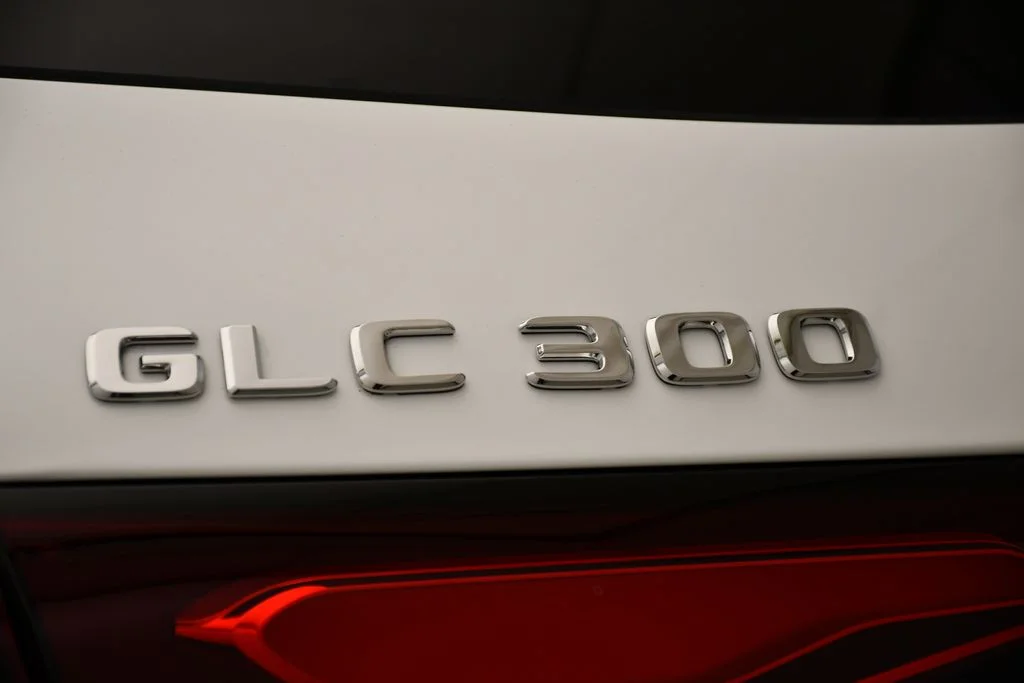 New 2026 Polar White Mercedes-Benz GLC 300 image 9