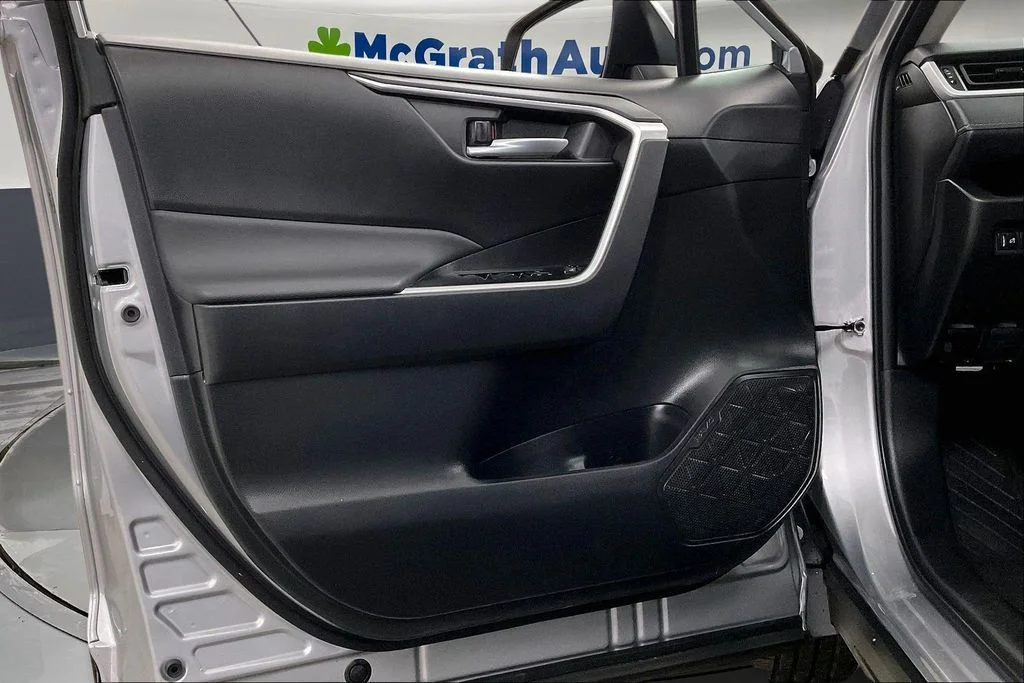 Used 2025 Silver Toyota XLE image 27