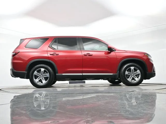 Used 2024 Radiant Red Met Honda EX-L 8 Passenger image 31