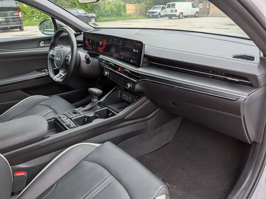 Used 2025 White Kia GT-Line image 24