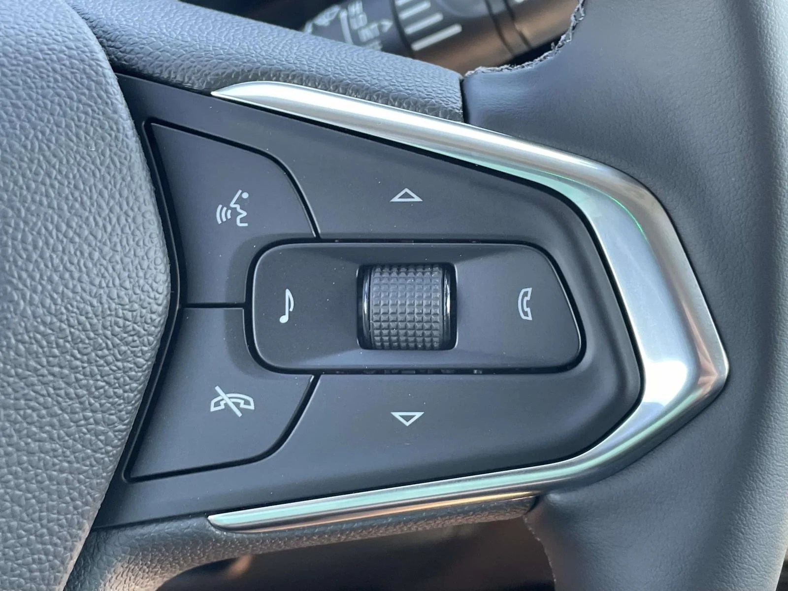 New 2026 Summit White Chevrolet LT image 28