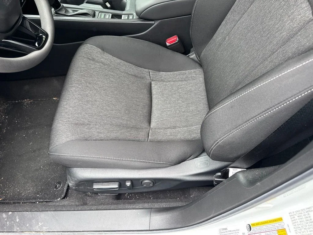 Used 2025 Platinum White Pearl Honda SE image 13