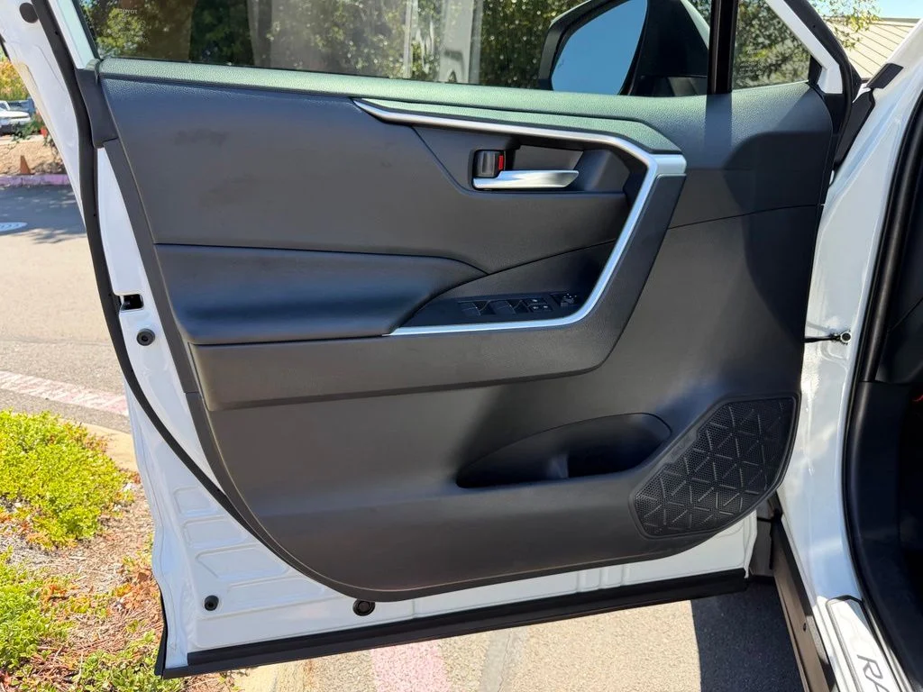 Used 2025 Ice Toyota XLE image 11