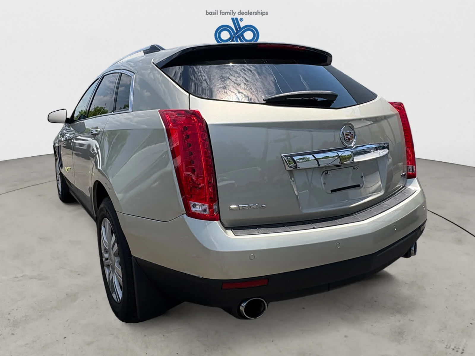 Used 2015 Silver Coast Metallic Cadillac Luxury Collection image 4